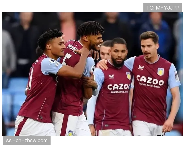 维拉、热刺球探现场考察卡利亚里门将卡普里莱